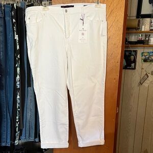 Gloria Vanderbilt White Straight-Leg Capri Jeans (boyfriend)